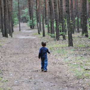 Dziecko porzucone w parku. Ojciec wytłumaczył w liście swoją decyzję