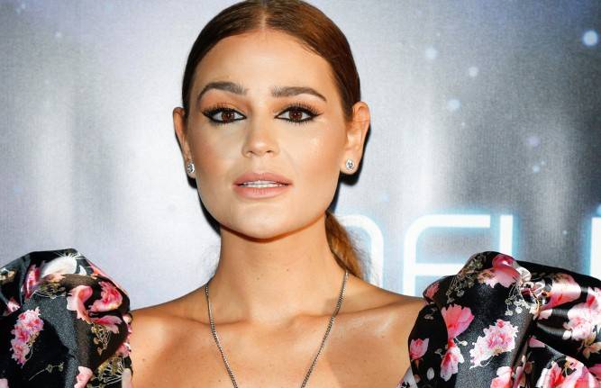 Honorata Skarbek na odważnej fotografii. Piosenkarka zapozowała w basenie