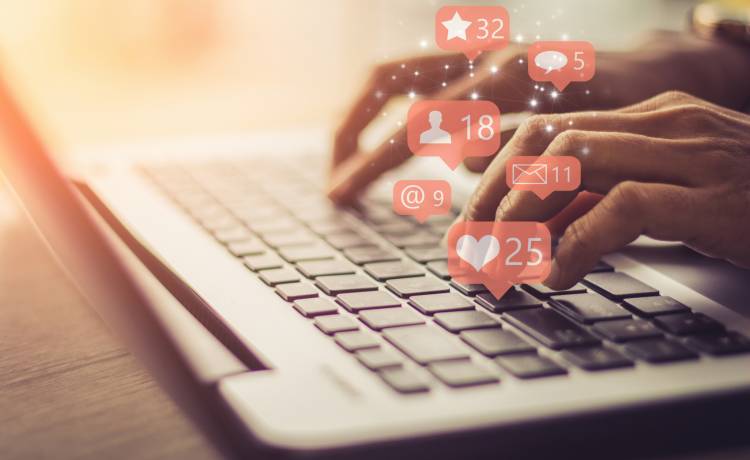 Facebook w opałach! Oszuści reklamują je w mediach społecznościowych na potęgę… 