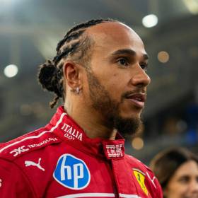 Fani Formuły 1 poruszeni. Lewis Hamilton oddał auto swojego psa