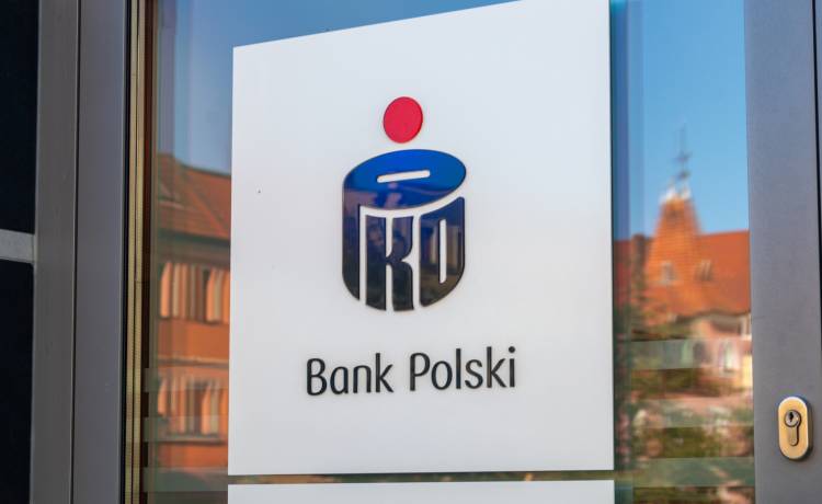PKO BP pilnie poinformował klientów, fot. Shutterstock