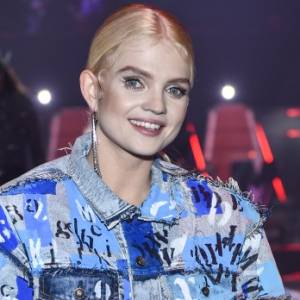 Margaret pokazała niemal nagie ciało. Kuse bikini niewiele zasłania! "Adam i Ewa w raju"