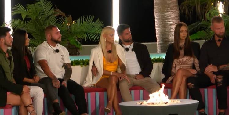 Na palcu uczestniczki "Love Island" pojawi się pierścionek? Lektor zdradził tajemnicę nowego odcinka! "Będą prawdziwe zaręczyny"