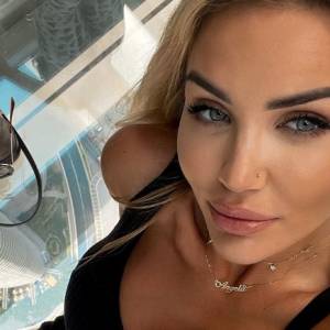 Angela z "Love Island" usunęła implanty piersi. Zabrała głos po operacji 