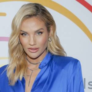 Karolina Gilon kokietuje podczas gorącej sesji foto. Kusy top podkreślił jej atuty! "Ogień dziewczyna"