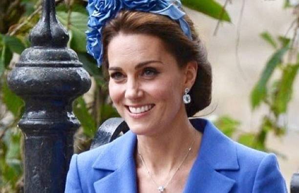 Księżna Kate zrzuciła garsonki i idealnie skrojone suknie. Tym razem postawiła na swobodę! [FOTO]