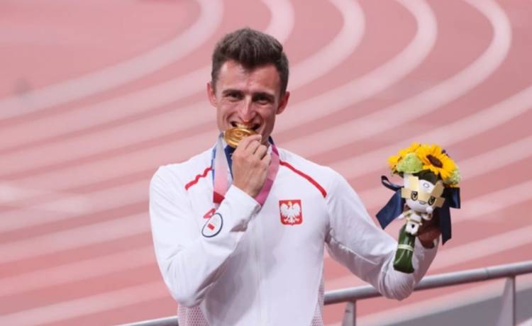 Dawid Tomala zdobył złoto na igrzyskach, jeszcze niedawno pracował na budowie. "Nie miałem pieniędzy na życie"