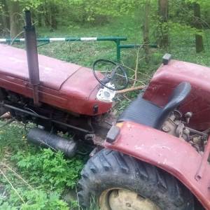 29-latek zadzwonił po pomoc, bo... przejechał go własny ciągnik. Był pijany