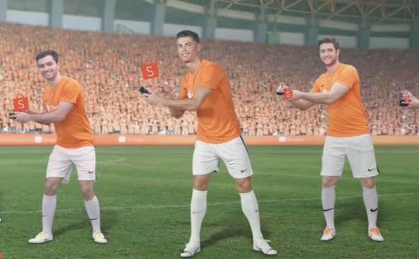 Cristiano Ronaldo robi furorę w sieci! Tańczący piłkarz pojawił się w absurdalnej reklamie [WIDEO]