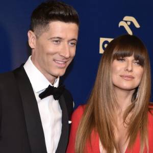 Anna Lewandowska pokazała córki. Tak kibicują Robertowi Lewandowskiemu [ZDJĘCIE]