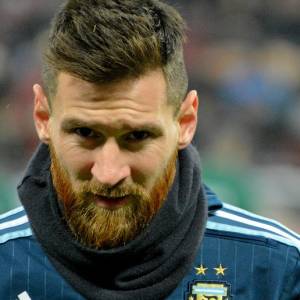 Żona Messiego rozpala zmysły internautów! Antonela Roccuzzo pokazała się w prześwitującej sukni z siateczki [FOTO]