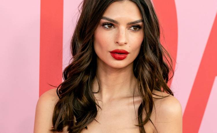 Emily Ratajkowski molestowana na planie "Blurred Lines". Oskarża wokalistę