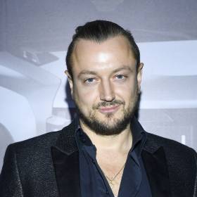 Baron przeszedł metamorfozę. Efektem pochwalił się w sieci. „Zmiany w głowie, zmiany na głowie”