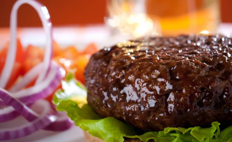 W mięsie wykryto groźną bakterię. GIS ostrzega przed tymi produktami