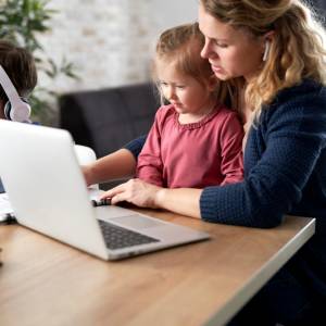 1600 zł na dziecko w sierpniu. Kto może liczyć na podwójną wypłatę 800 plus?