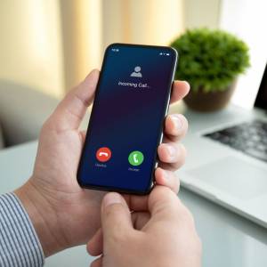 Połączenie z numeru 997? Po drugiej stronie słuchawki mogą być oszuści!