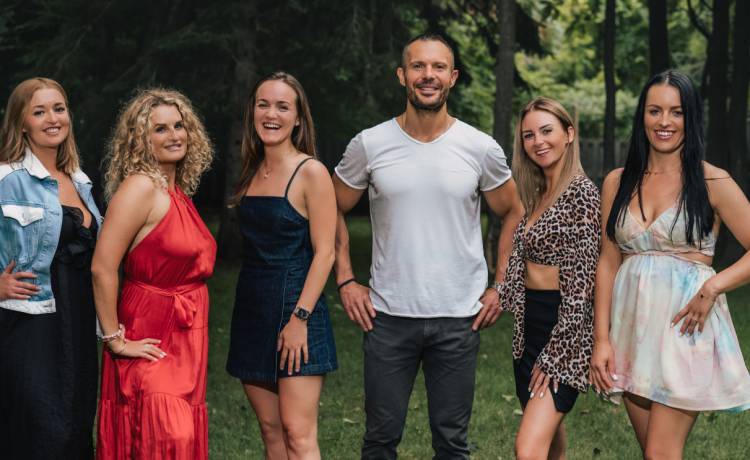 Uczestnicy programu „Żona dla Polaka”. Fot. materiały prasowe TVP