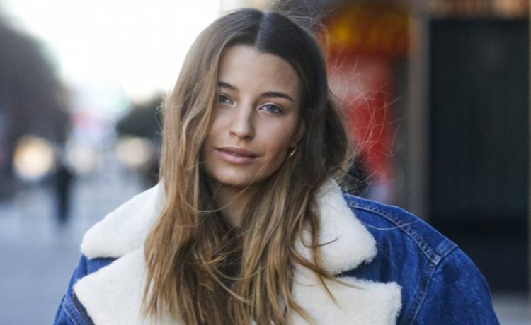 Julia Wieniawa rozgrzewa sieć. Kusy strój podkreślił zgrabną figurę aktorki. "Pięknie wyglądasz" [ZDJĘCIE]