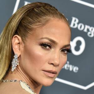 Jennifer Lopez i Iga Świątek w identycznych kreacjach. To sukienka polskiej projektantki [FOTO]