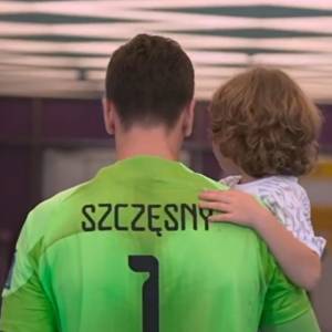 Wojciech Szczęsny pocieszał syna po przegranej z Francją. Internauci wzruszeni [WIDEO]