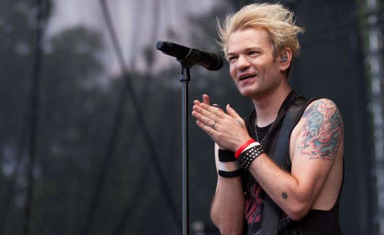Rockman Deryck Whibley, były mąż Avril Lavigne trafił do szpitala. Stan 43-latka jest poważny [FOTO]