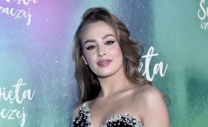 Wiktoria Gąsiewska podgrzała atmosferę. Zapozowała tylko w bieliźnie [FOTO]