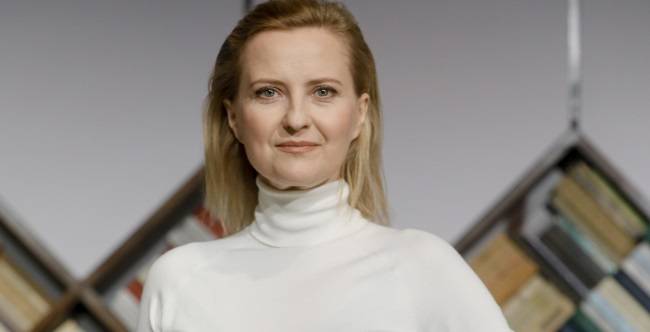 Izabela Kuna na fotografiach z młodości. "Miałaś przerwę między zębami, przez którą wylatywał rozum" [FOTO]