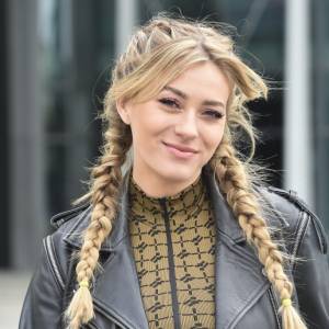 Marcelina Zawadzka zrzuciła ubranie i weszła do lodowatej wody. Reakcja modelki bezcenna! [WIDEO]                  