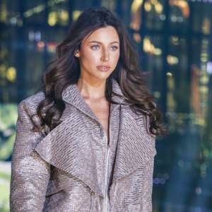 Magdalena Karwacka rozpala sieć w białym bikini. Modelka odważnie odsłania ciało [FOTO]