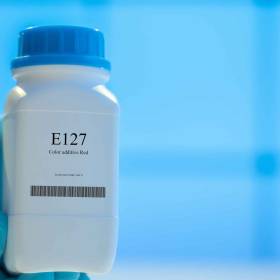 Kontrowersyjny barwnik, który budzi dyskusje naukowców. W Polsce jest legalny 