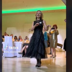 Dyrektorka LO zatańczyła jak Wednesday Addams