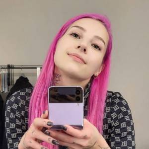 Young Leosia kusi na potęgę. Gwiazda młodego pokolenia pokazała się w bikini. "Hot" [FOTO]