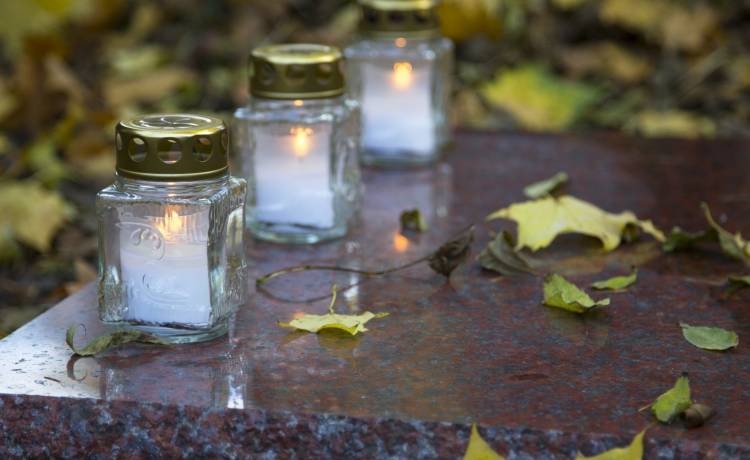 Uroczystość Wszystkich Świętych. Historia tradycji w Kościele katolickim