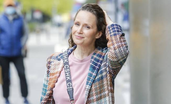 Gwiazda "Rodziny zastępczej" szczerze o karmieniu piersią: "Zaczęłam spełniać funkcję smoczka". Monika Mrozowska podjęła decyzję 