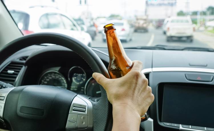 Kierowca jechał pod wpływem alkoholu. Zatrzymano go dwukrotnie tego samego dnia