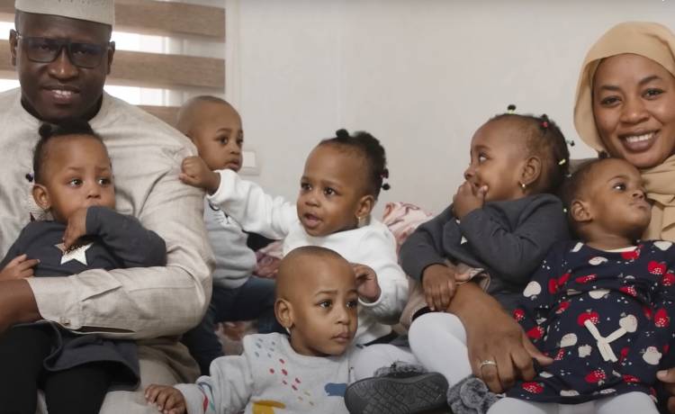 Dziewięcioraczki wpisane do Księgi Rekordów Guinnessa przyleciały do Europy [ZDJĘCIA]