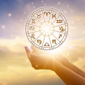 Wymarzony tydzień dla Raków. Którym znakom jeszcze się poszczęści? Sprawdź w horoskopie tygodniowym!