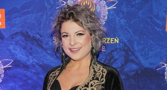 Magdalena Narożna w cekinowej kreacji. Tak świętuje! Lawina życzeń pod nowym zdjęciem wokalistki zespołu Piękni i Młodzi 