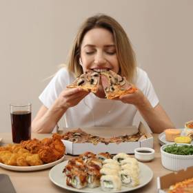 Przełom w walce z otyłością? Nowy peptyd wyłącza apetyt bez skutków ubocznych