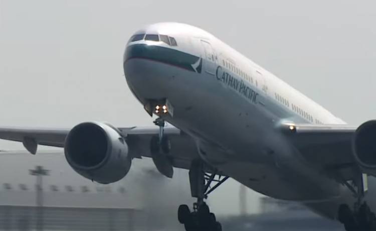 Torba w kształcie samolotu droższa od prawdziwej maszyny, która może latać? To nie żart. Jej cena zwala z nóg!