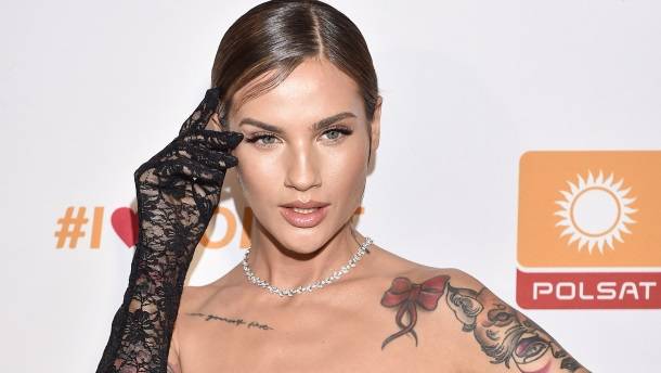 Karolina Gilon kusi w stroju kąpielowym. "Petarda!" - komentują fani