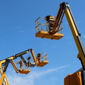 Kibice wynajęli 18 dźwigów, by móc obejrzeć mecz. Spektakularna trybuna robi wrażenie!                                                     