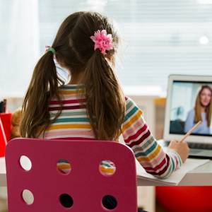 Nauka zdalna zostanie przedłużona? Kiedy uczniowie wrócą do szkół? Wiceminister edukacji komentuje