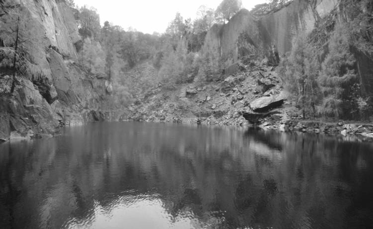 Makabryczne odkrycie w kamieniołomie. Wyłowiono ciało 37-latka