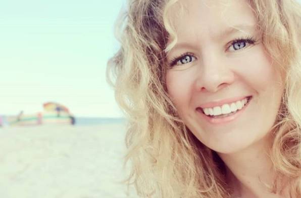 Anna Powierza topless. Już nie przypomina Czesi z "Klanu"!