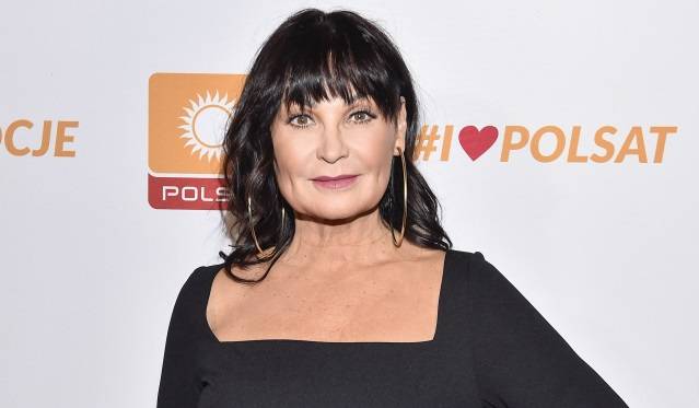  Iwona Pavlović relaksuje się na plaży. Co za opalenizna! [ZDJĘCIE]             