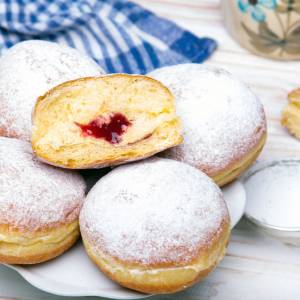 Tłusty czwartek tuż-tuż. Ile kosztują pączki u Magdy Gessler? Ich cena szokuje niektórych