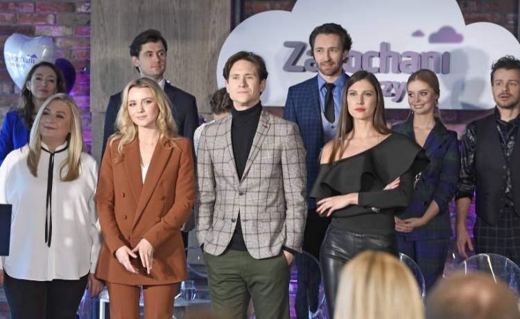 "Zakochani po uszy". Znikają z TV. Ogromne zmiany tuż przed finałem serialu!