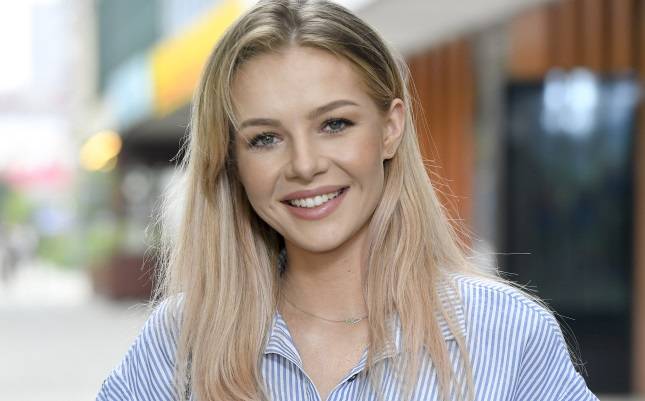 Katarzyna Szklarczyk zakrywa się jedynie prześcieradłem. Tak pozuje na wakacjach! "Zjawiskowa"