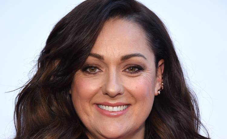 Celeste Barber parodiuje światowe celebrytki w bikini, sklepie i na basenie [ZDJĘCIA]